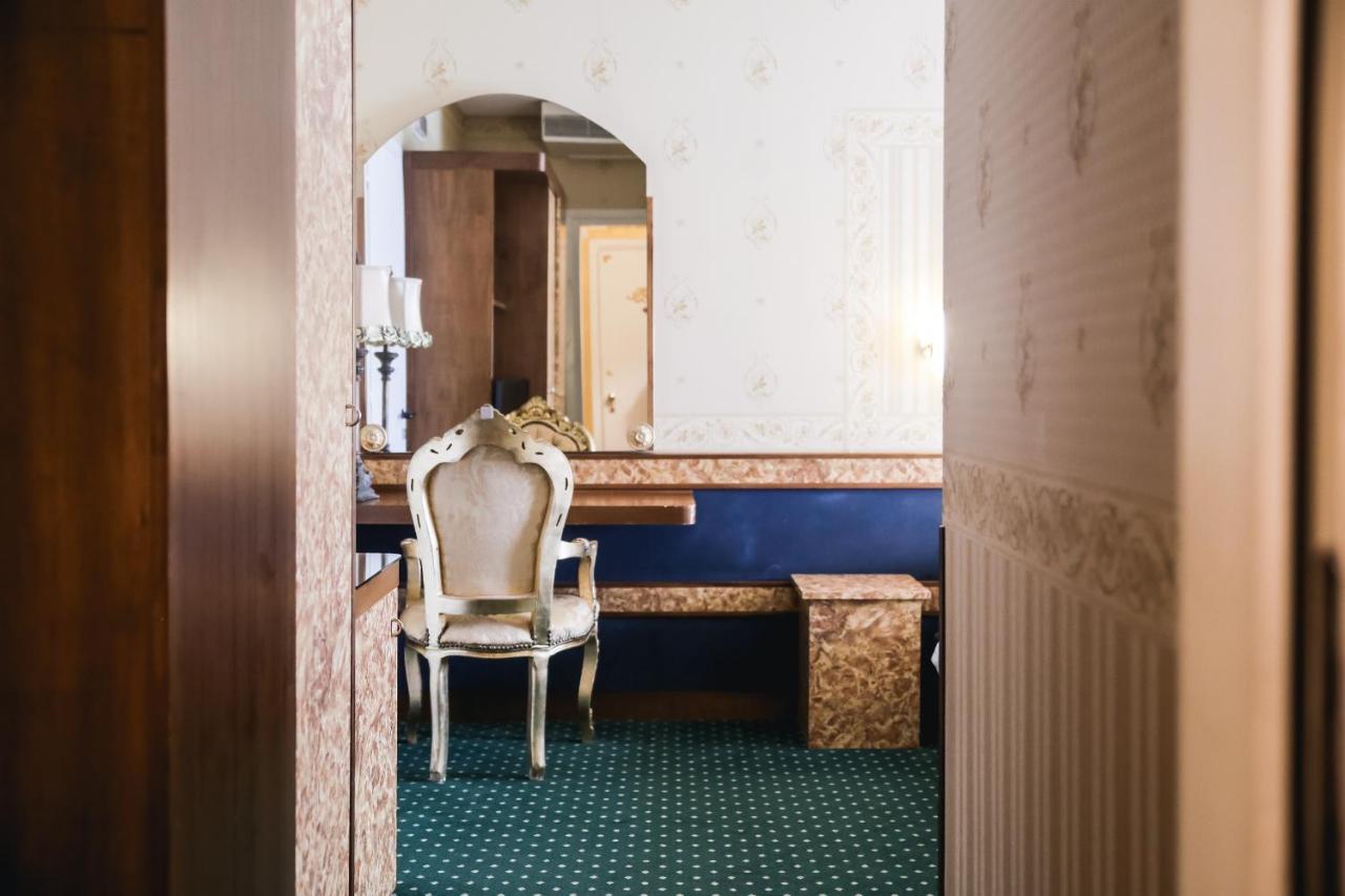 Hotel Villa Pigalle Тецце-суль-Брента Экстерьер фото