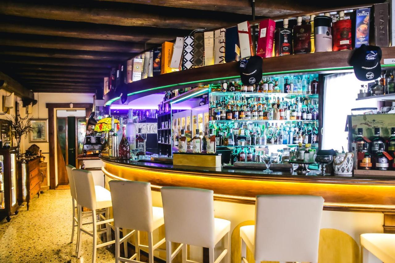 Hotel Villa Pigalle Тецце-суль-Брента Экстерьер фото