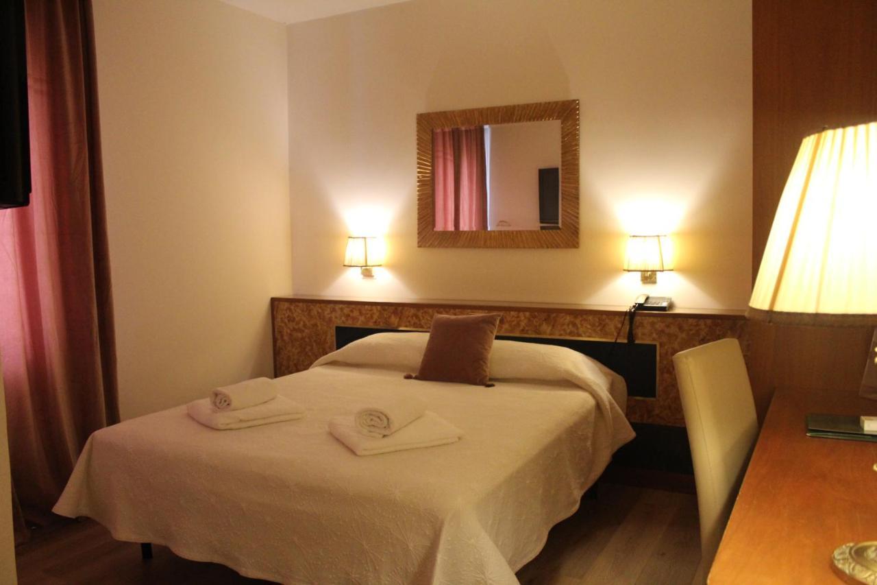 Hotel Villa Pigalle Тецце-суль-Брента Экстерьер фото