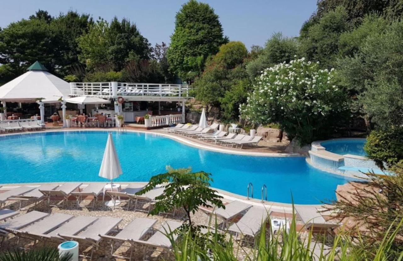 Hotel Villa Pigalle Тецце-суль-Брента Экстерьер фото