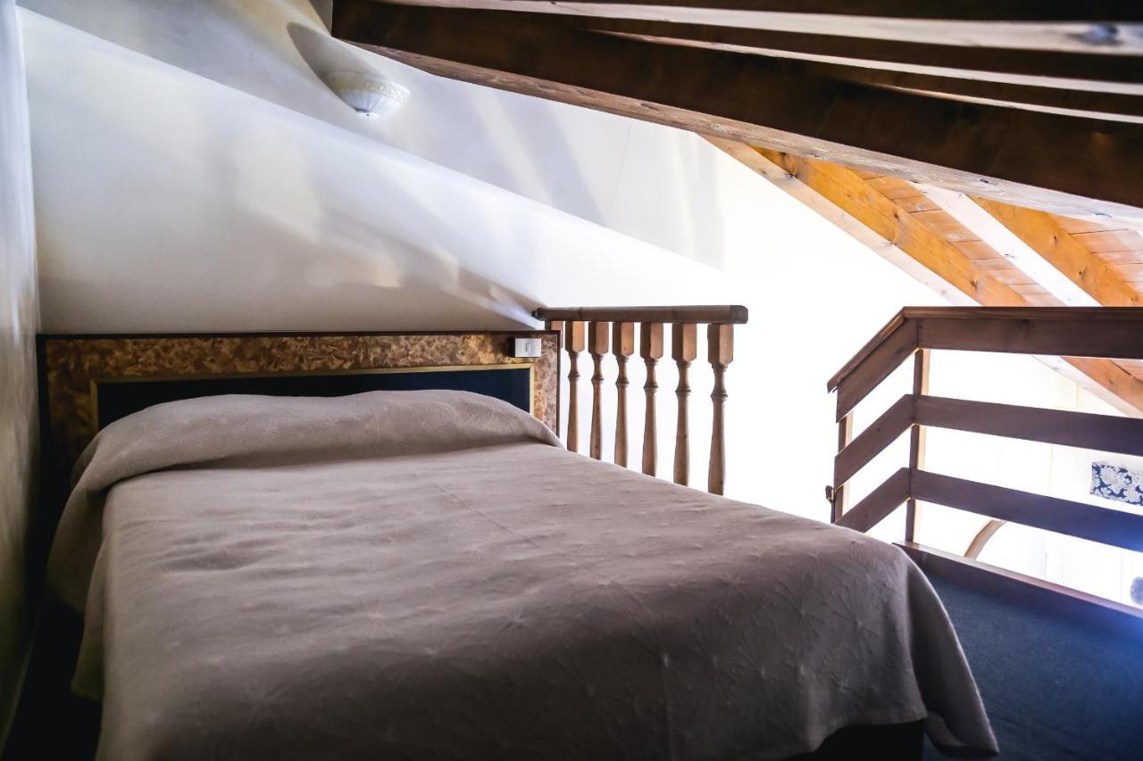 Hotel Villa Pigalle Тецце-суль-Брента Экстерьер фото