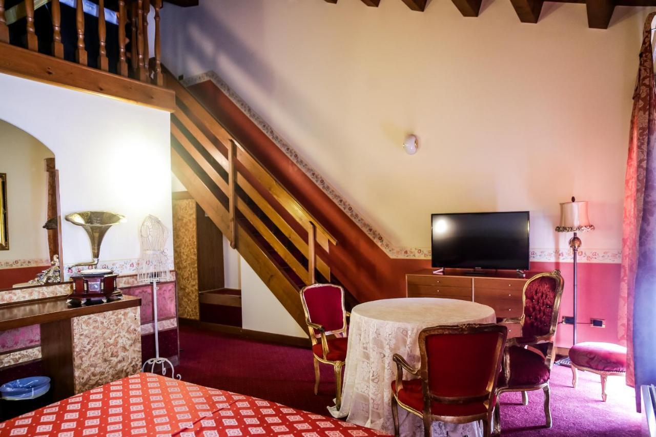 Hotel Villa Pigalle Тецце-суль-Брента Экстерьер фото