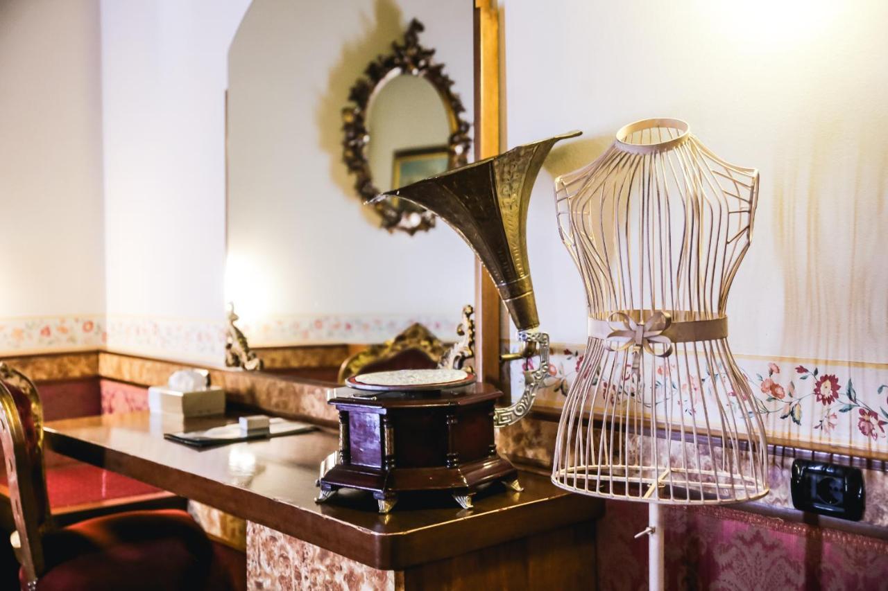 Hotel Villa Pigalle Тецце-суль-Брента Экстерьер фото