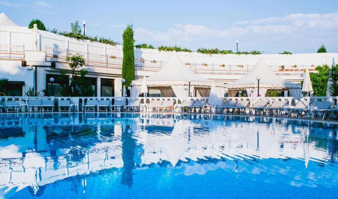 Hotel Villa Pigalle Тецце-суль-Брента Экстерьер фото
