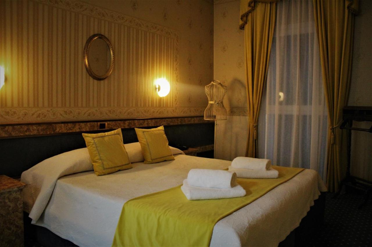 Hotel Villa Pigalle Тецце-суль-Брента Экстерьер фото