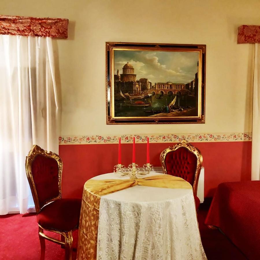 Hotel Villa Pigalle Тецце-суль-Брента Экстерьер фото