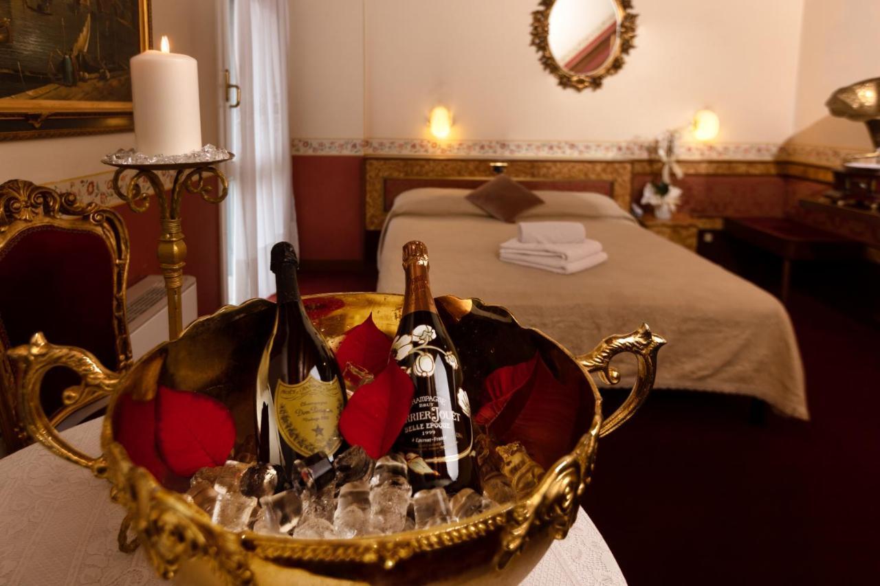 Hotel Villa Pigalle Тецце-суль-Брента Экстерьер фото