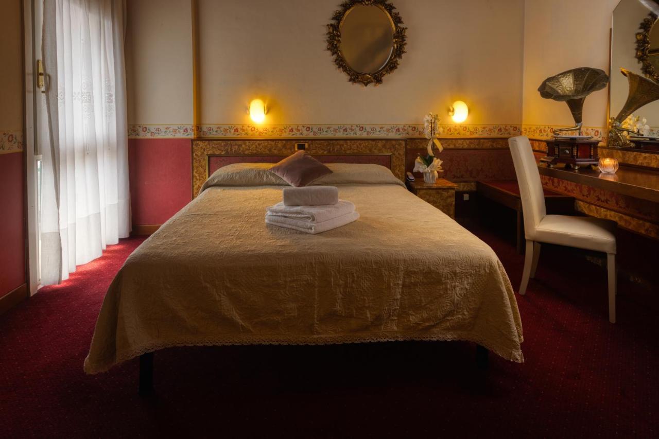 Hotel Villa Pigalle Тецце-суль-Брента Экстерьер фото