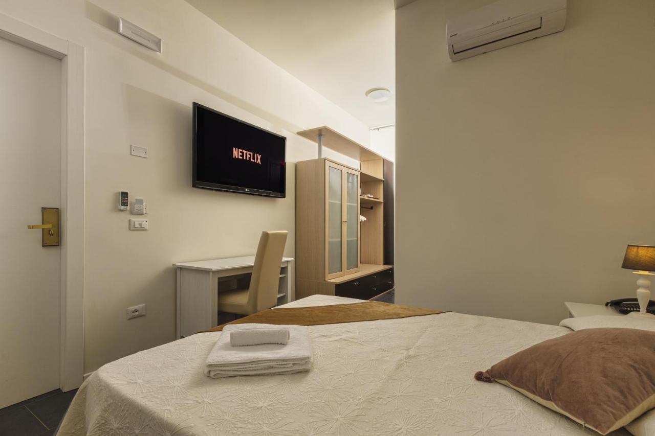 Hotel Villa Pigalle Тецце-суль-Брента Экстерьер фото