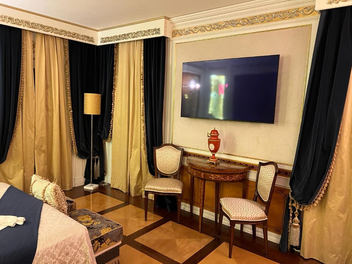 Hotel Villa Pigalle Тецце-суль-Брента Экстерьер фото